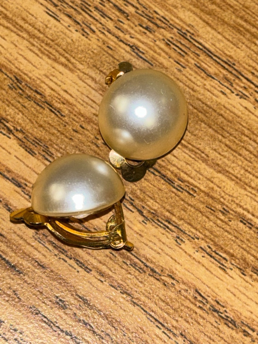 Vintage estate sale Gold-Tone Pearl Clip-On Earrings -  gorgeous